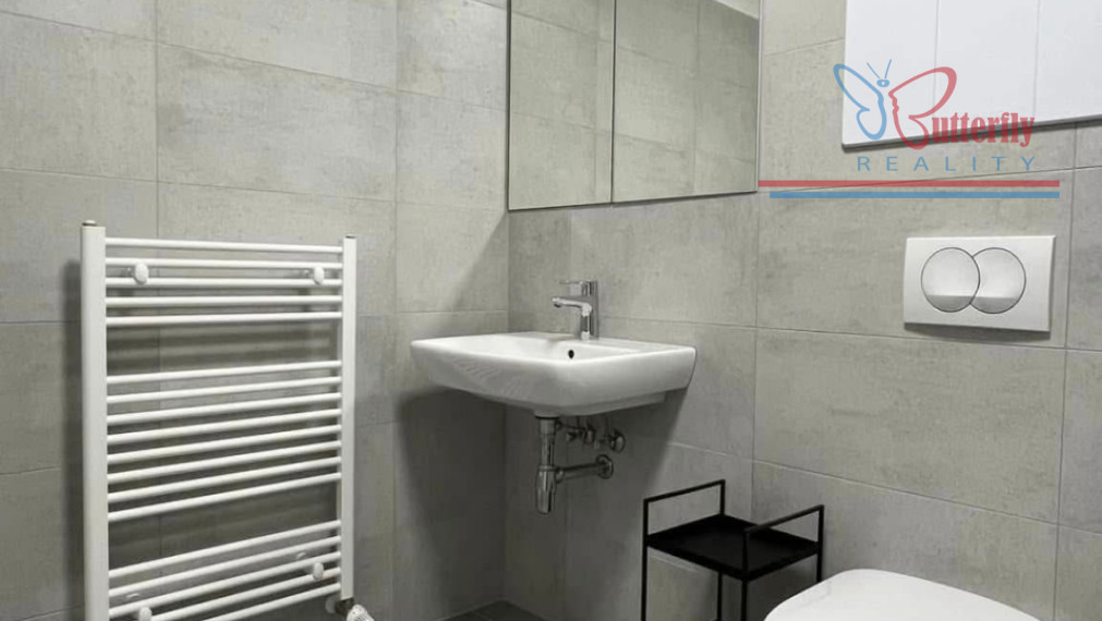 PRENÁJOM Svetlý 2-izbový byt s priestrannou loggiou a parkovaním