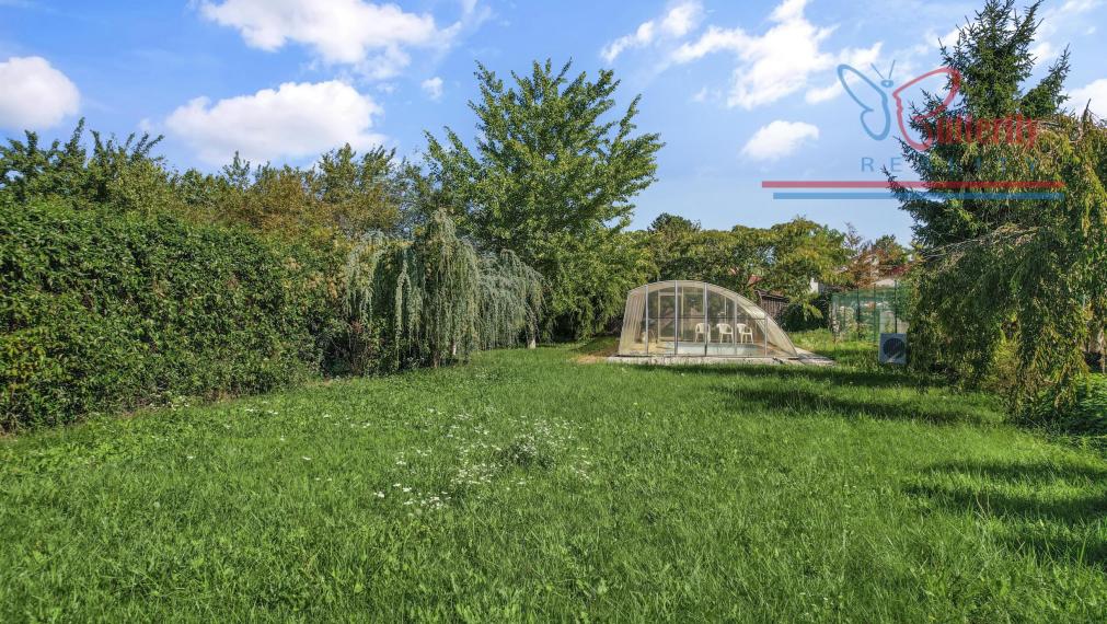 NA P R E D A J  POZEMOK  V JAROVCIACH NA TRNKOVEJ ULICI