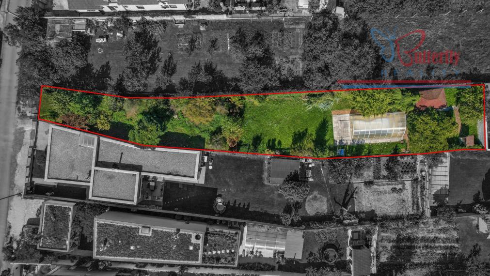 NA P R E D A J  POZEMOK  V JAROVCIACH NA TRNKOVEJ ULICI