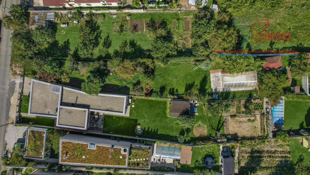 NA P R E D A J  POZEMOK  V JAROVCIACH NA TRNKOVEJ ULICI