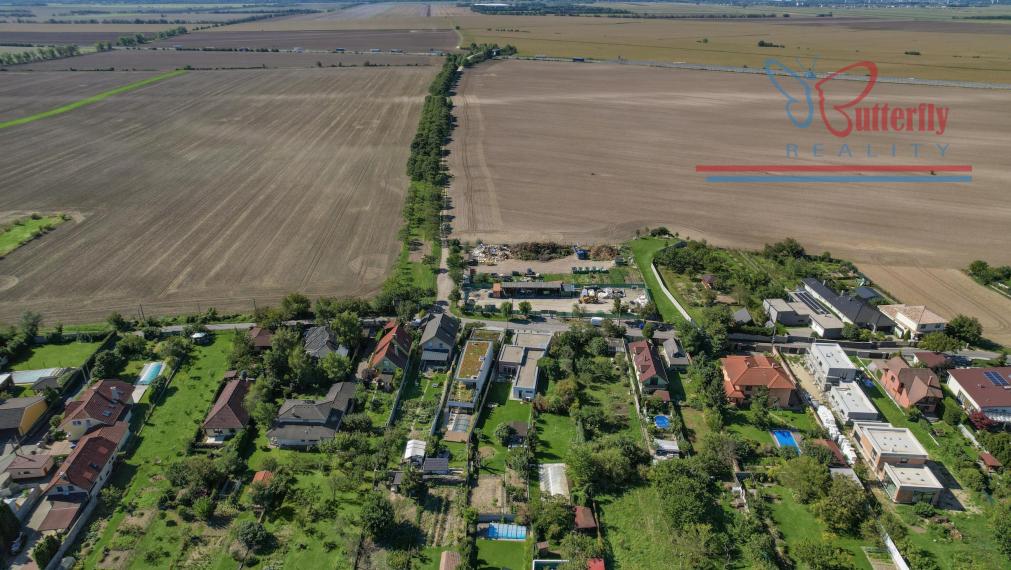 NA P R E D A J  POZEMOK  V JAROVCIACH NA TRNKOVEJ ULICI