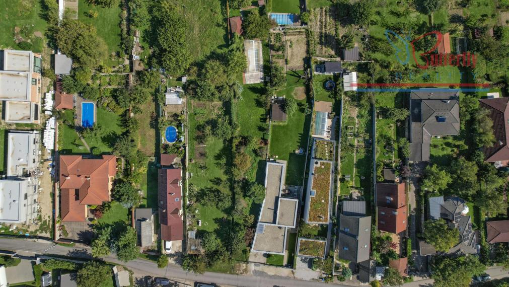 NA P R E D A J  POZEMOK  V JAROVCIACH NA TRNKOVEJ ULICI