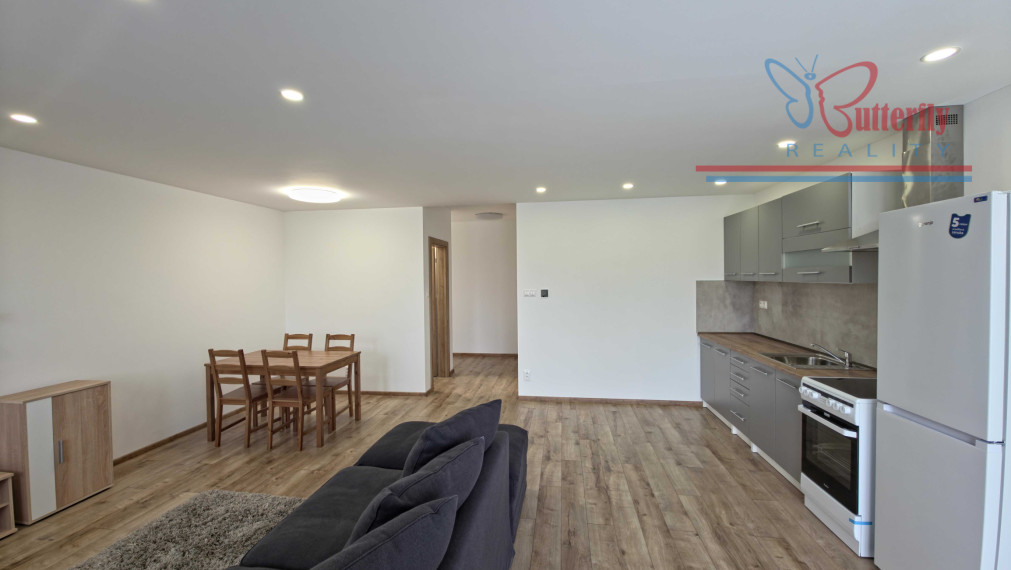 MODERNÉ BÝVANIE SO ZÁHRADOU: Priestranný 3-izbový byt v Bošanoch