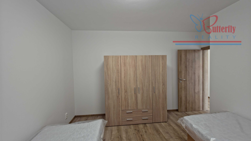 MODERNÉ BÝVANIE SO ZÁHRADOU: Priestranný 3-izbový byt v Bošanoch