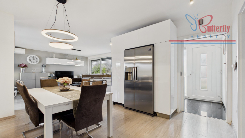 NA PREDAJ: 5-izbový rodinný dom v Limbachu: Bývanie priamo nad vinicami