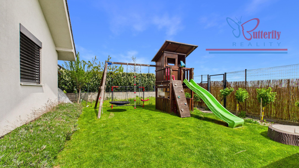 NA PREDAJ: 5-izbový rodinný dom v Limbachu: Bývanie priamo nad vinicami