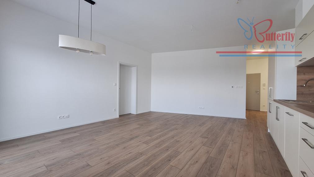 NA PRENÁJOM: 2 izb. byt, 2x balkón, parkovacie státie, Ul. Svornosti