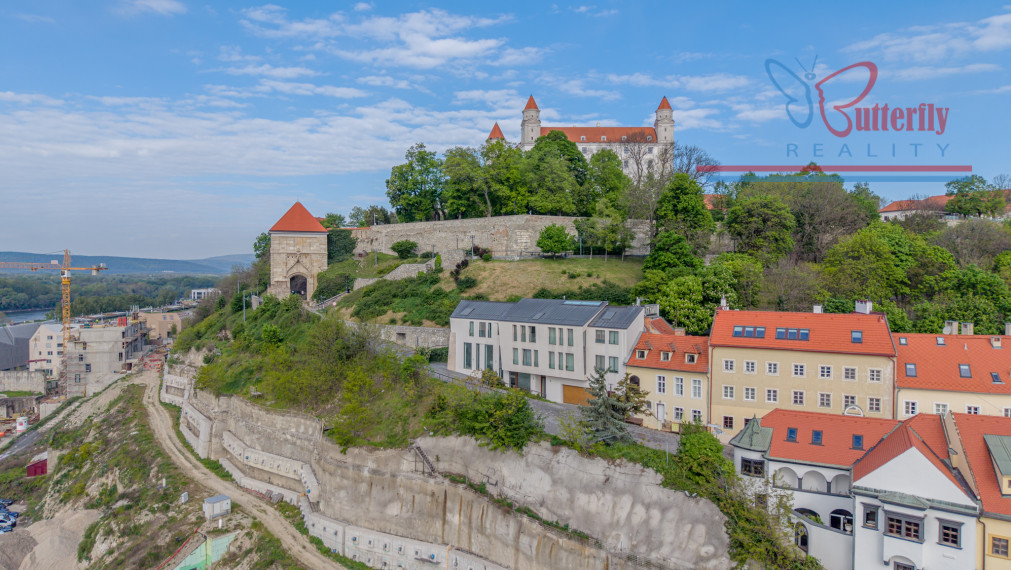 Bývanie s pečaťou histórie: Barokový meštiansky dom priamo pod Bratislavským hradom