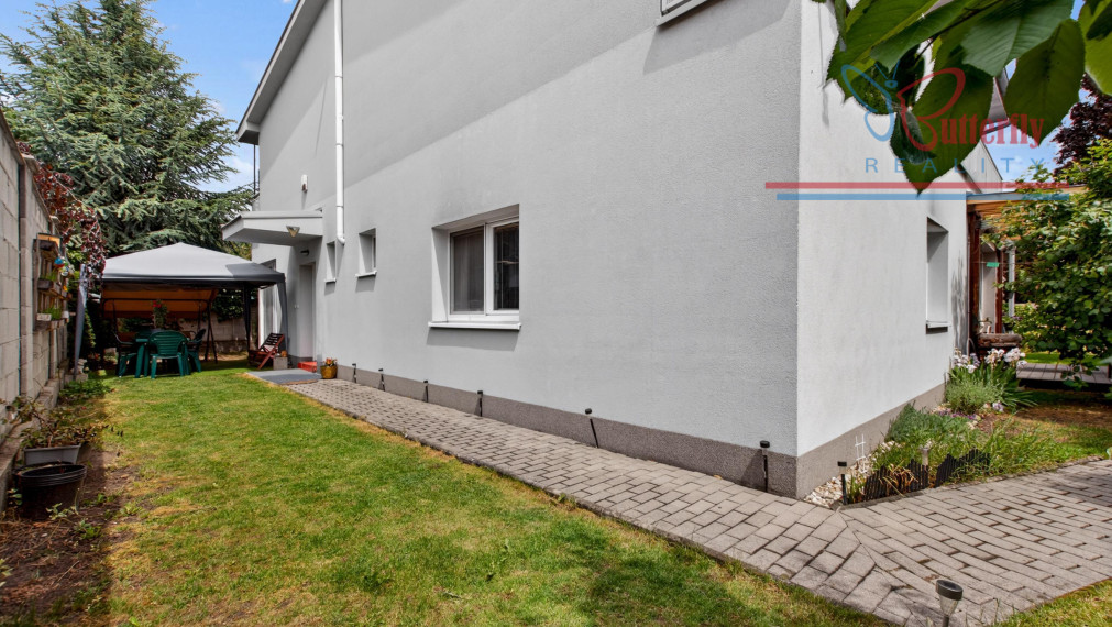 NA PREDAJ: 3i byt so záhradou (129 m²) a 2 parkovacími miestami – Nákovná ul.