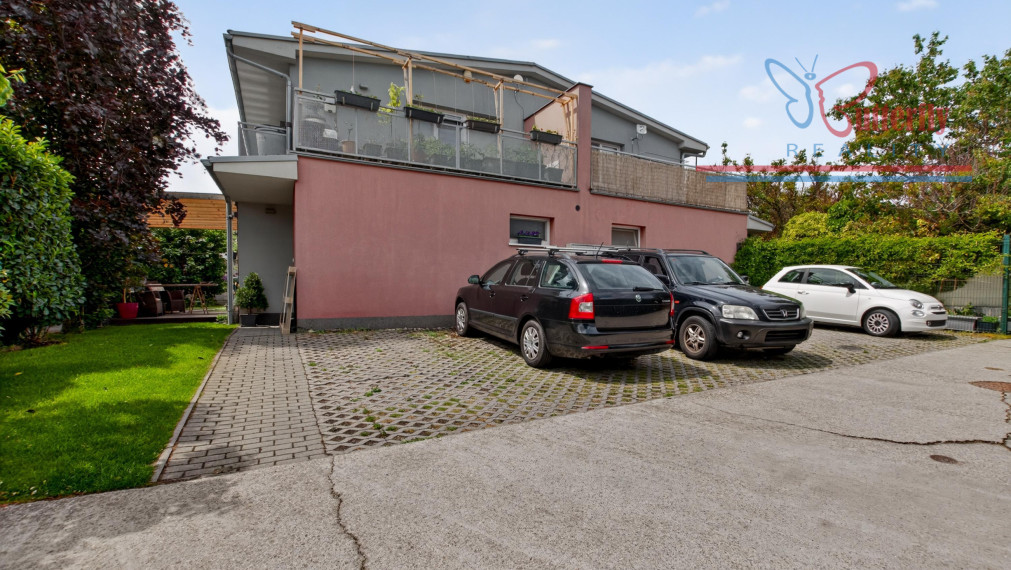 NA PREDAJ: 3i byt so záhradou (129 m²) a 2 parkovacími miestami – Nákovná ul.
