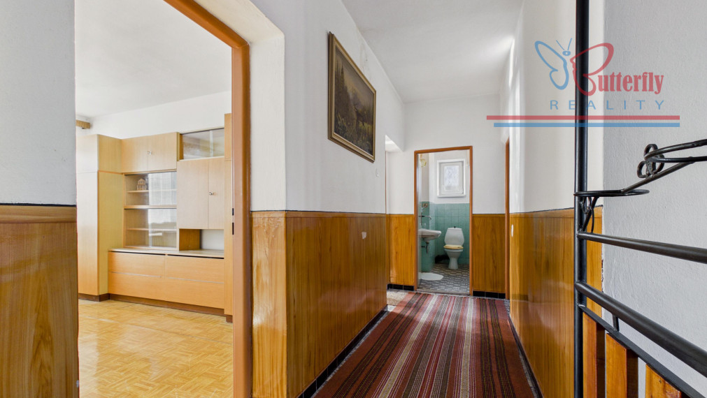 P R E D A J RODINNÝ DOM  NA CEROVEJ V NÁDHERNOM PROSTREDÍ MALÝCH KARPAT