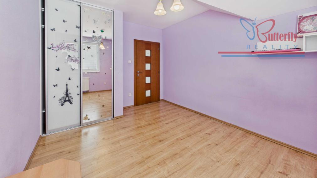 NA PREDAJ Elegantný 5-izbový rodinný dom s bazénom a krbom  Chorvátsky Grob Čierna Voda