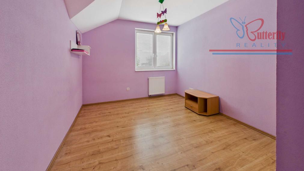 NA PREDAJ Elegantný 5-izbový rodinný dom s bazénom a krbom  Chorvátsky Grob Čierna Voda