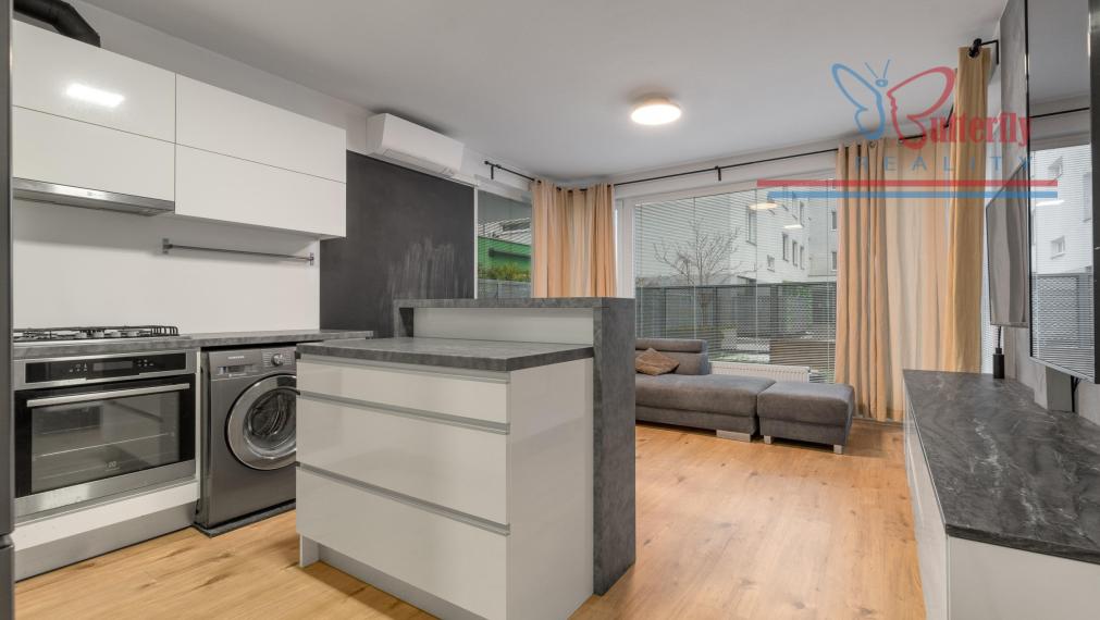 Na prenájom 2 izb byt s predzáhradkou a parkovaním