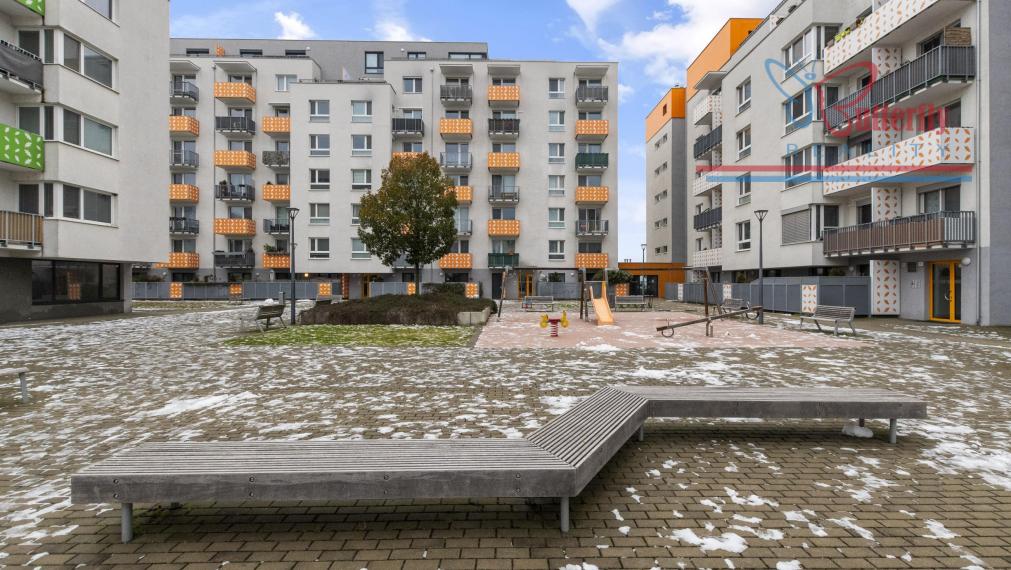 Na prenájom 2 izb byt s predzáhradkou a parkovaním