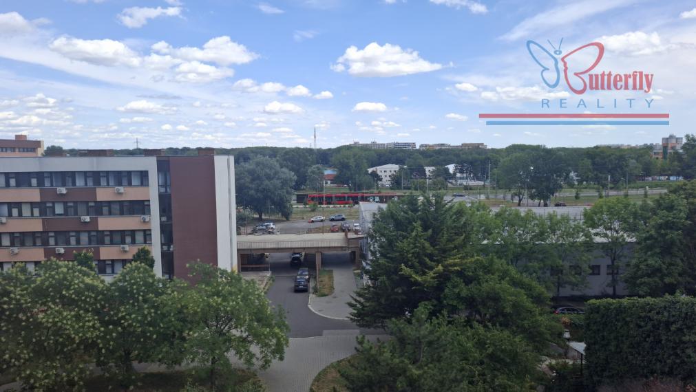 PREDAJ 2-garsónka, 2 loggie, pri električke, Strečnianska ul.
