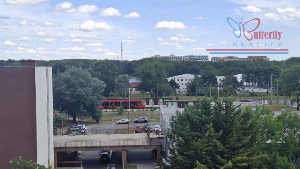 PREDAJ 2-garsónka, 2 loggie, pri električke, Strečnianska ul.