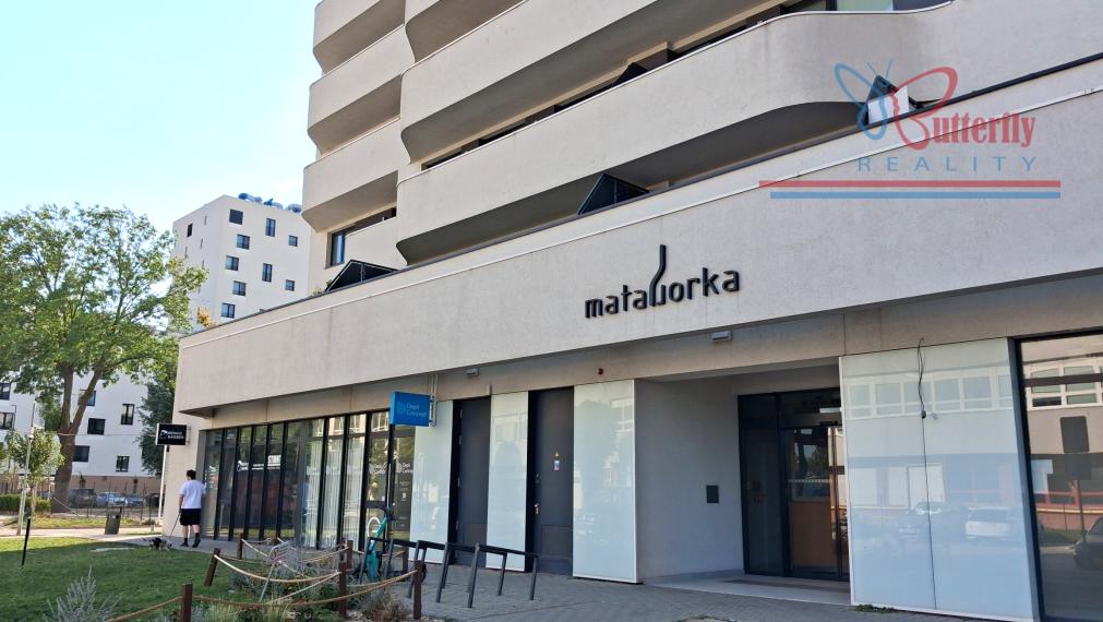 Na prejnájom 2 izb byt s garážovým státim