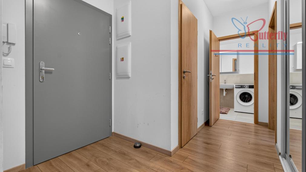PREDAJ • 2,5-izbový byt • Ovocné sady • Zariadený