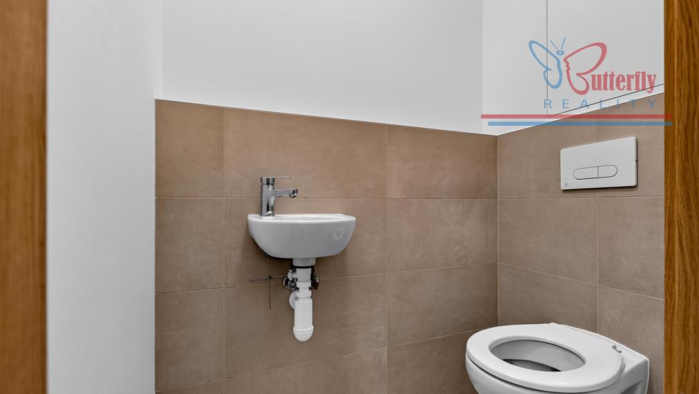PREDAJ • 2,5-izbový byt • Ovocné sady • Zariadený