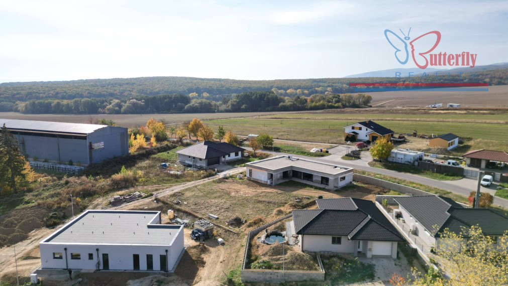 Na predaj Ideálny rovinatý stavebný pozemok v Trenčianskom Jastrabí 630 m²