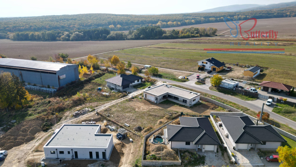 Na predaj Ideálny rovinatý stavebný pozemok v Trenčianskom Jastrabí 630 m²