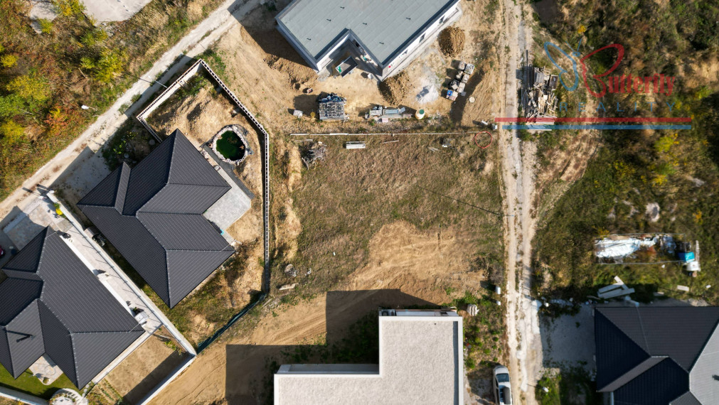Na predaj Ideálny rovinatý stavebný pozemok v Trenčianskom Jastrabí 630 m²