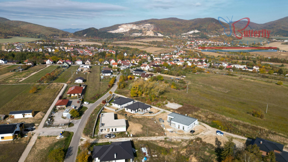 Na predaj Ideálny rovinatý stavebný pozemok v Trenčianskom Jastrabí 630 m²