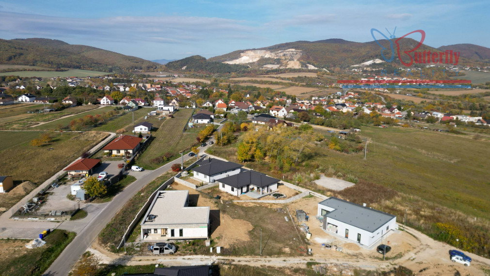 Na predaj Ideálny rovinatý stavebný pozemok v Trenčianskom Jastrabí 630 m²