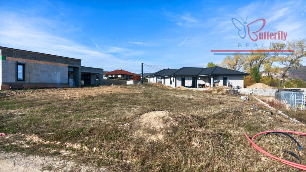 Na predaj Ideálny rovinatý stavebný pozemok v Trenčianskom Jastrabí 630 m²