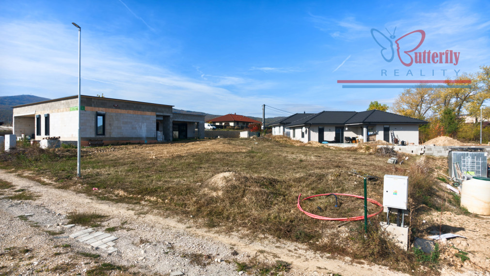 Na predaj Ideálny rovinatý stavebný pozemok v Trenčianskom Jastrabí 630 m²
