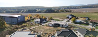 Na predaj Ideálny rovinatý stavebný pozemok v Trenčianskom Jastrabí 630 m²