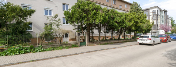 P R E D A J  3 izbový byt v centre Ivanky pri Dunaji na ulici SNP