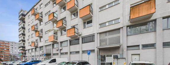 PONÚKAME NA PREDAJ NÁDHERNÝ 2 IZBOVÝ BYT NA UZBECKEJ ULICI.