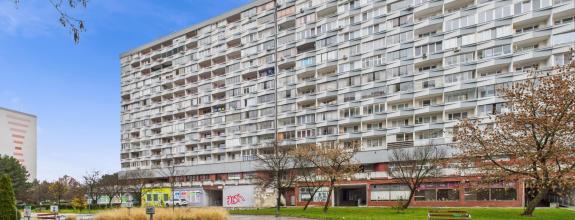 PONÚKAME NA PREDAJ ÚTULNÚ GARZÓNKU  NA ŠUSTEKOVEJ  ULICI V PETRŽALKE.