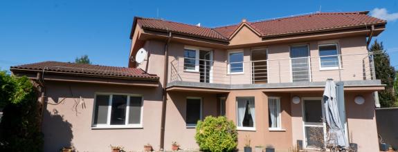 PREDAJ 5-izb. rodinný dom s kanceláriou, záhradou a garážou