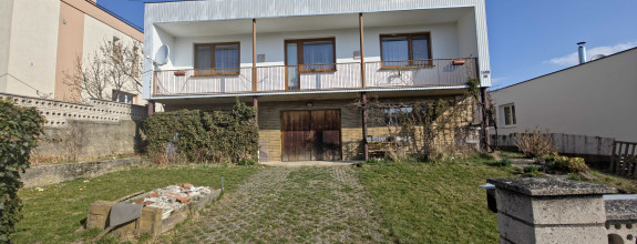 PREDAJ Rodinný dom s veľkorysým pozemkom v Handlovej – Robotnícka ulica