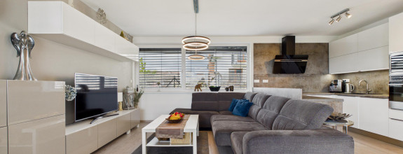 NA PREDAJ: 5-izbový rodinný dom v Limbachu: Bývanie priamo nad vinicami