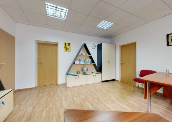 P R E D A J administratívna budova, 140 m2, Nováky, M. R. Štefánika