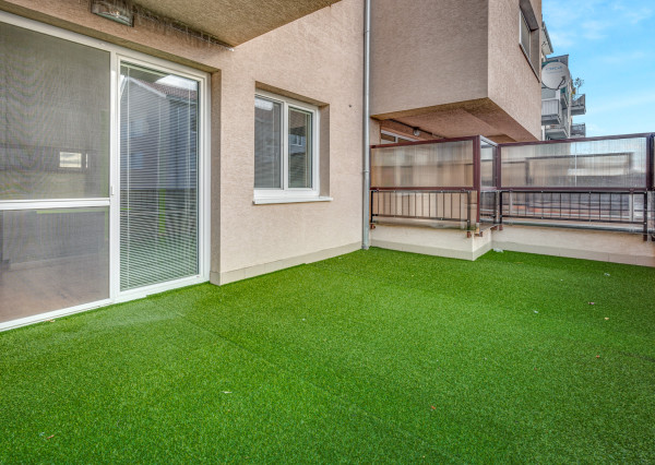 PREDANÉ -  P R E D A J  3 izbový slnečný byt s priestrannou terasou - Slovenský Grob