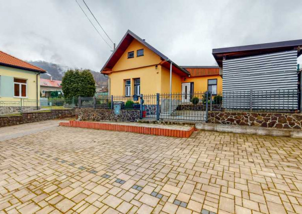 REZERVOVANÉ 4-izbový rodinný dom, 464 m2, Podhradie