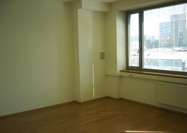 PRENÁJOM: 22 m2 kancelária, Košická ul.