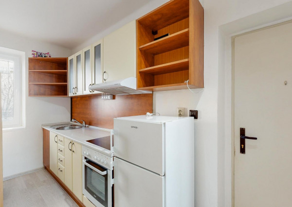 PREDAJ 2 izbový byt, 49 m2, Trenčín, Súdna 319/28