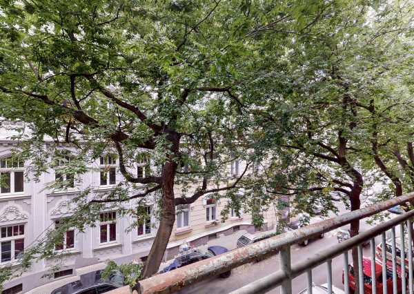 P R E D A J  2 izbový byt + malá izba v centre Bratislavy  na Kúpeľnej  ulici.