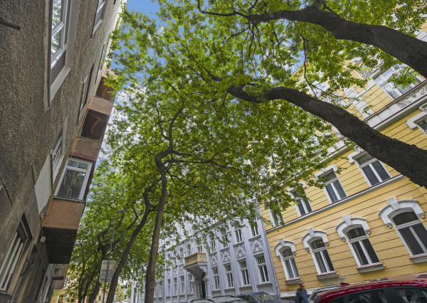 P R E D A J 2 izbový byt + malá izba v centre Bratislavy na Kúpeľnej ulici.