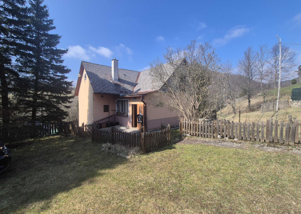 Predaj 2 izbový dom Valaská Belá pozemok 605 m2