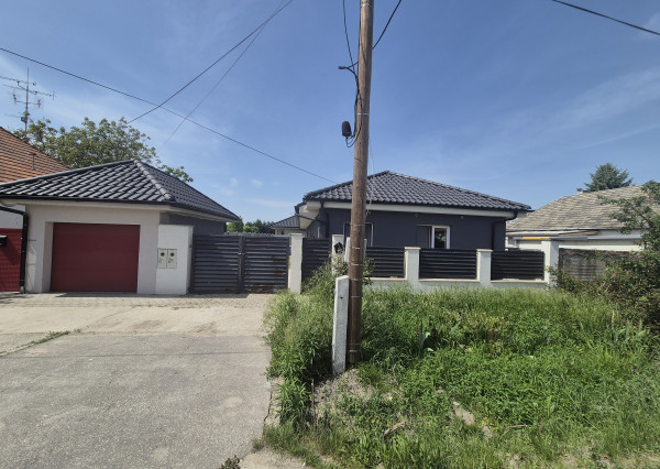 Predaj 4 izbový dom Kolárovo, Poľná 19