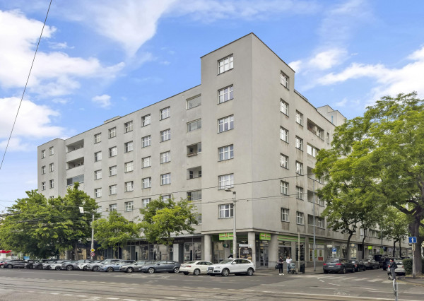 P R E D A J  3 IZBOVÝ BYT V BRATISLAVE  V CENTRE MESTA  NA ODBORÁRSKOM NÁMESTÍ