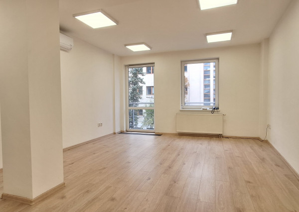 NA PRENÁJOM: kancelárie 26 m2, 28 m2, 30 m2, Jozefská ul., Staré Mesto