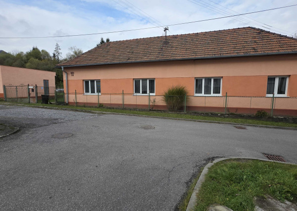 Predaj rodinný dom  Handlová, pozemok 1544 m2